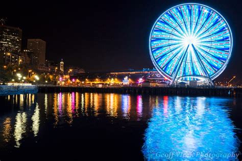 Mesmerizing Long Exposures of Seattle's Giant Ferris Wheel