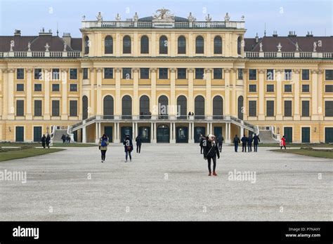 Schonbrunn palace winter hi-res stock photography and images - Alamy