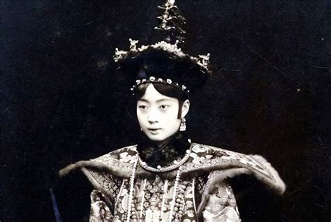 Puyi's original wife Wanrong, the last empress in name, died tragically after being tortured by ...