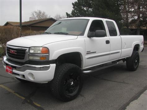 2004 GMC Sierra 2500HD - Information and photos - MOMENTcar