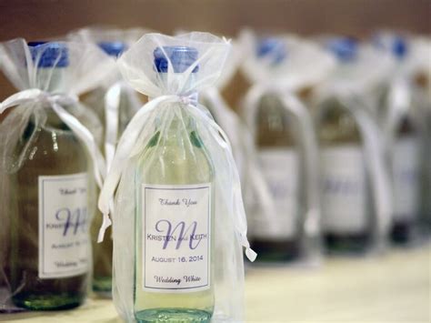 7 Wine Wedding Favors We Love