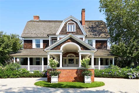 This Original Hamptons 'Summer Cottage' is the Ultimate Summer Hideaway — Francis York