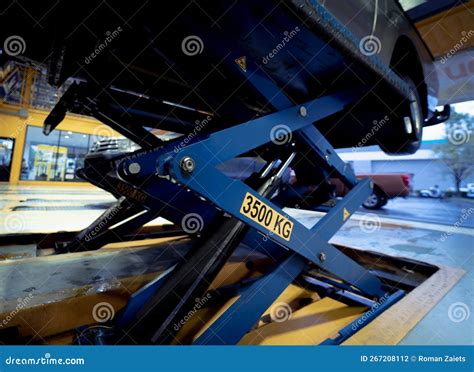 Car on Hydraulic Lift in Auto Repair Shop Stock Photo - Image of maintenance, auto: 267208112