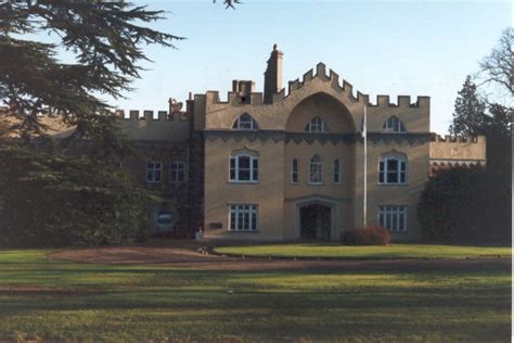 Hampden House and its history © D Gore cc-by-sa/2.0 :: Geograph Britain ...