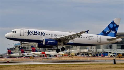 JetBlue Airways Airbus A320 Landing Editorial Image - Image of boeing ...