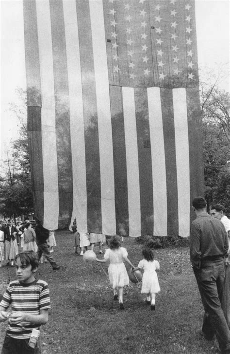 How Robert Frank’s Photographs Helped Define America | The New Yorker