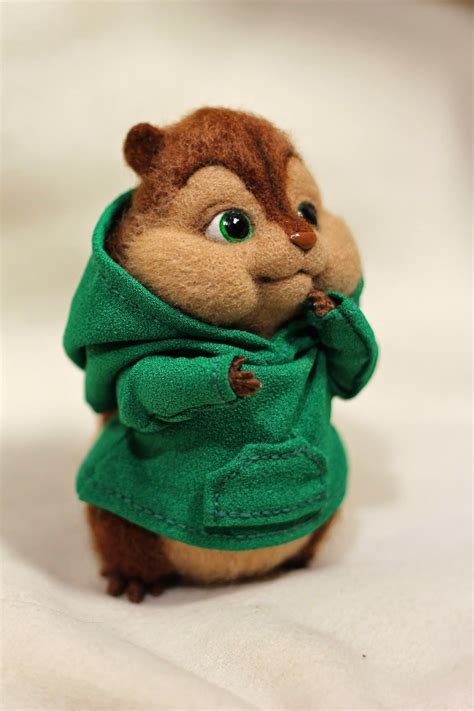 Chipmunk Theodore Size: 11 cm Materials: 100% wool, Sliver, plastic ...