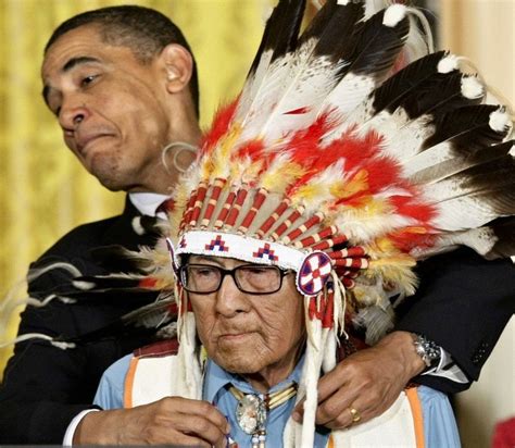 Native American chief Joe Medicine Crow dies aged 102 - BBC News