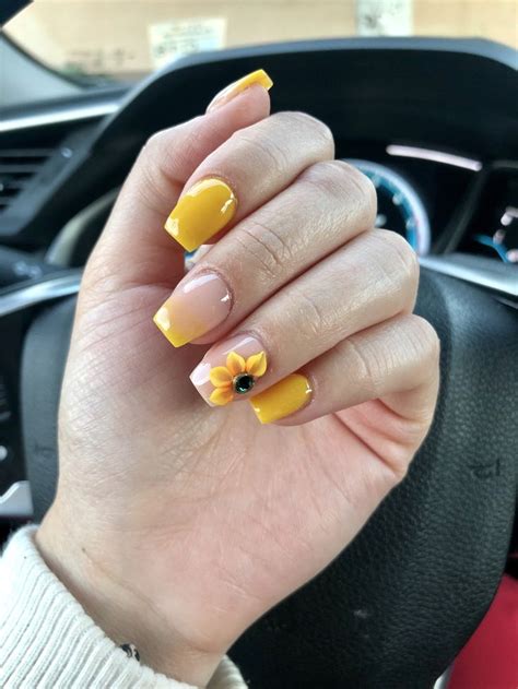 Sunflower nails ☀️ 🌻 | Sunflower nails, Flower nails, Yellow nail art