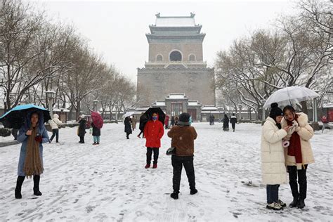 Second Cold Wave Envelops China's Beijing in Snow, Ice