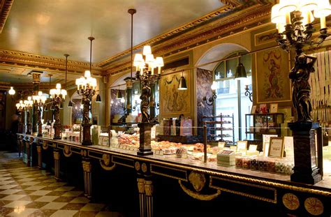 Ladurée Champs Elysées - Salon de thé, boutique et restaurant