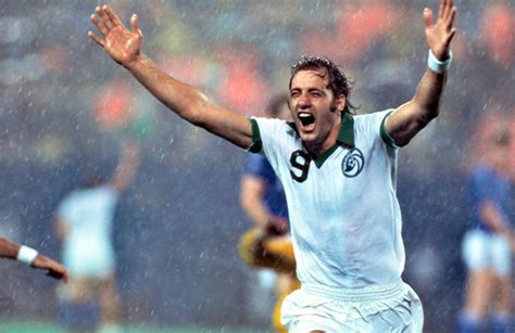 Giorgio Chinaglia, Cosmos and Lazio Star, Dies at 65 - The New York Times