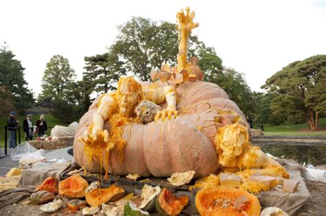 World’s Largest Pumpkin Carving – 1Funny.com