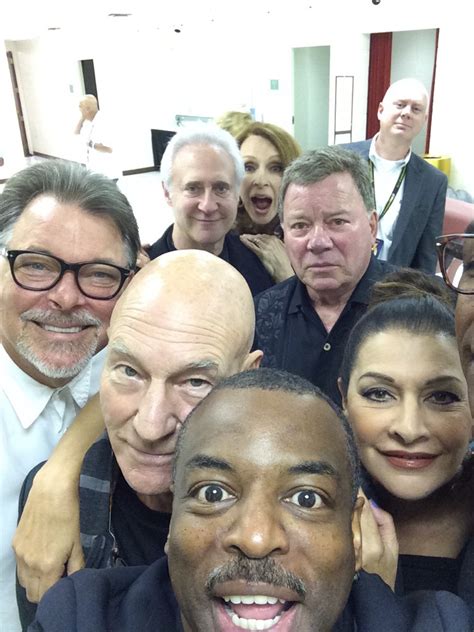 Star Trek: The Next Generation (+ The Shat!) Reunion Selfie | The Mary Sue