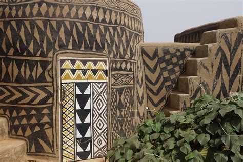 Tiébélé: a town in Africa that appears hand-painted - Aleph | Africa art, African house ...