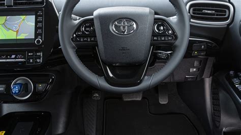 Toyota Prius Plug-In (2016-2022) interior, dashboard & comfort ...