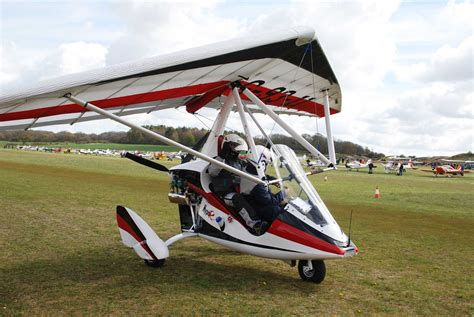 P&M launches new HypeR microlight : : FLYER