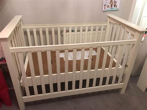 Children/baby white bed/crib with drawers with changing top | in Aberdeen | Gumtree