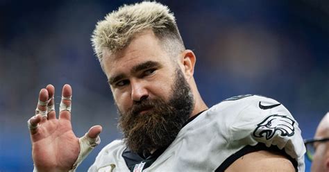 Jason Kelce injury: Eagles center injures knee in Giants game ...