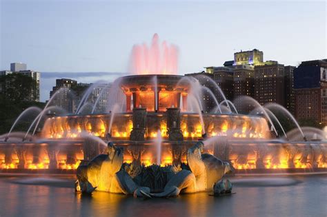 Buckingham Fountain - Chicago Landmarks and Attractions