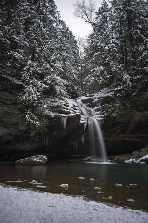 Winter Waterfall in Hocking Hills, Ohio. [4000x6000] [OC] : r/EarthPorn