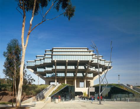 Top 10 Architectural Designs College Campuses | Plexuss.com