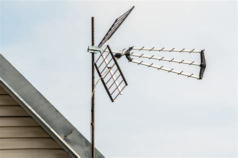 UHF vs. VHF: What to know about frequencies when choosing an antenna ...