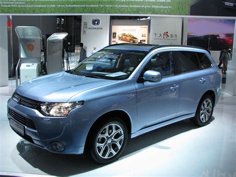 Mitsubishi Outlander - the family Plug-in Hybrid