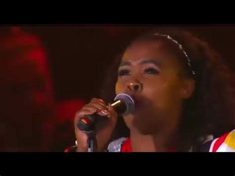 Zahara - Phendula LIVE performance - YouTube