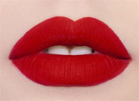 Bold Red Lipstick Tutorial Step by Step for Christmas - Galstyles.com