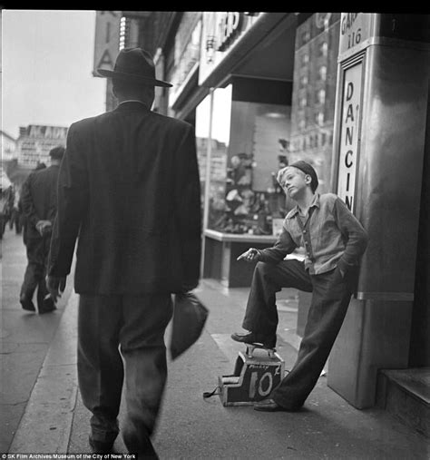 Stanley Kubrick's gritty, candid photography in exhibit of NYC's 1940s ...