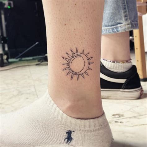 Tatuagem de sol e lua: 55 ideias que vão te encantar