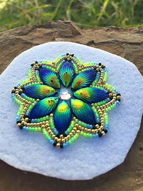 Native American freestyle beading... | Native american beadwork ...