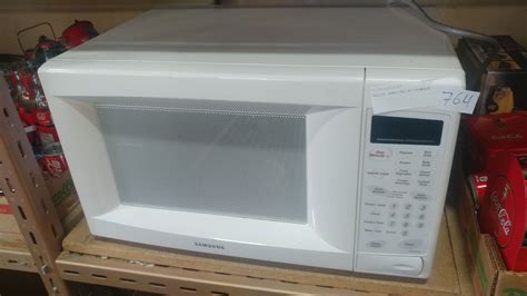 WHITE SAMSUNG MICROWAVE