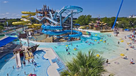 A Fabulous Water-Based Escape: What We Love About Schlitterbahn