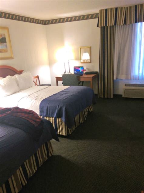 Holiday Inn Rockford Illinois - Simply Sherryl