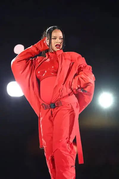 How To Dress Like Rihanna Super Bowl Costume: How To Dress Like Her Iconic Look For Halloween ...