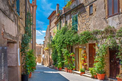 Beautiful flower street in a medieval village in Tuscany. Pitigliano ...