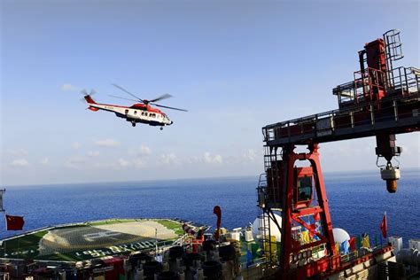 Chinese South China Sea Oil Rig Workers Take Helicopter to Work ...