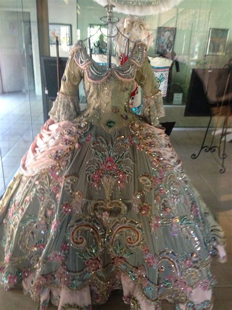 Colonial, sparkle, glitter, Martha Washington, dress! | 18th century fashion, Dress, Gowns dresses