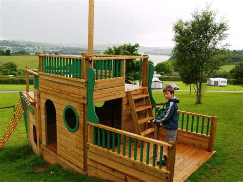 Spielhaus im freien, Hinterhof spielplatz, Hinterhof spielhaus