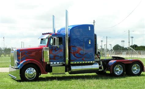 Car Wallpaper: Peterbilt 379 - Optimus Prime