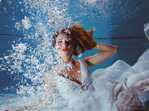 Underwater fashion shoot for Phoenix Bride & Groom Magazine. Stuart Thurlkill www.eyes2see.com ...