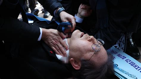 Lee Jae-myung: South Korean opposition leader stabbed in autograph ...