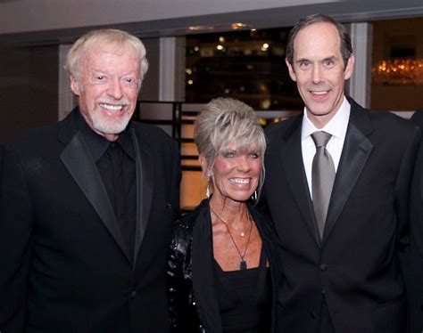 Phil and Penny Knight receive philanthropic award from the Association of American Cancer ...