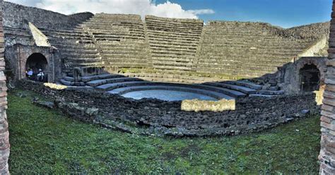 Pompeii : Theaters and the Garden of Fugitives | GetYourGuide