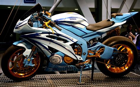 Yamaha R6 Custom Paint And Wheels Airbrush Design | Car Modification 2011