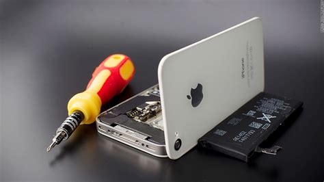 Apple recalls iPhone 5's for battery woes