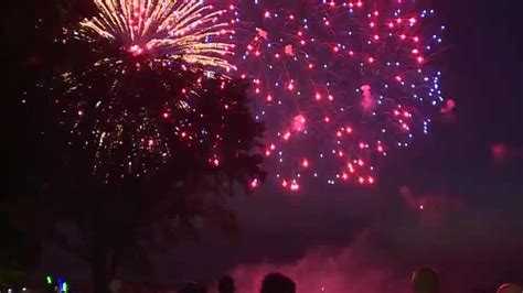 Tens-of-thousands watch Portland fireworks show