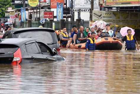 Jakarta flooding displaces over 173,000 people - 350